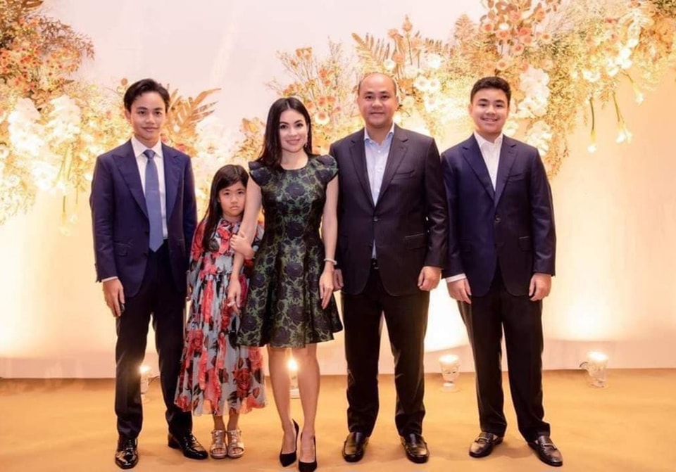 ឯកឧត្តម សុខ ពុទ្ធិវុធ សមាជិកគណៈអចិន្ត្រៃយ៍សហភាពសហព័ន្ធយុវជនកម្ពុជា និងជាប្រធានសហភាពសហព័ន្ធយុវជនកម្ពុជា ខេត្តតាកែវ សូមគោរពជូនពរ ឯកឧត្តម ហ៊ុន ម៉ានី ប្រធានសហភាពសហព័ន្ធយុវជនកម្ពុជា និងលោកជំទាវ ព្រមទាំងបុត្រាបុត្រី ក្នុងឱកាសចូលឆ្នាំថ្មី ប្រពៃណីជាតិខ្មែរ ឆ្នាំថោះ បញ្ចស័ក ព.ស.២៥៦៦-២៥៦៧។