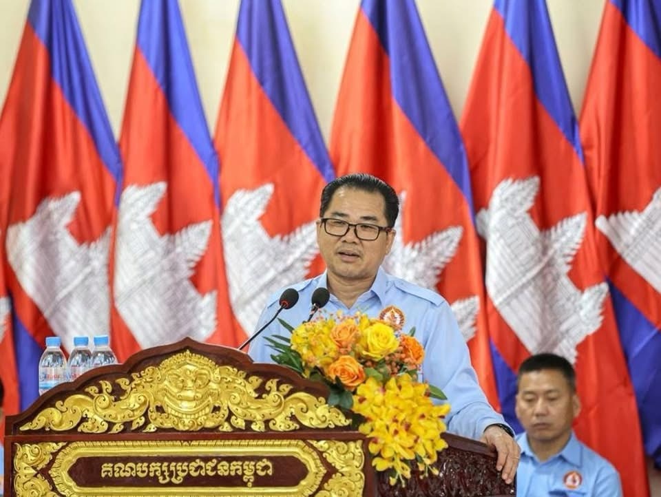 ឯកឧត្តម សុខ ពុទ្ធិវុធ អញ្ជើញចូលរួមពិធីប្រកាសប្រធានក្រុមការងារយុវជនគណបក្សកម្ពុជា ខេត្តតាកែវ