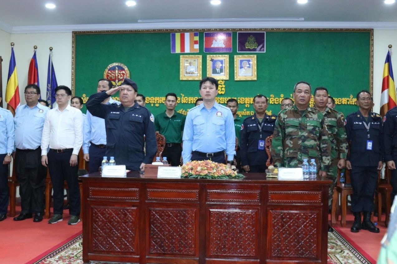 ឯកឧត្តម សុខ ពុទ្ធិវុធ បានអញ្ជើញជួបសំណេះសំណាល និងសួរសុខទុក្ខកងកម្លាំងបញ្ជាការដ្ឋានកងរាជអាវុធហត្ថខេត្តតាកែវ និងកងកម្លាំងបញ្ជាការដ្ឋានតំបន់ប្រតិបត្តិការសឹករងតាកែវ